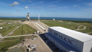 Wyrzutnia LC-39A oraz hangar firmy SpaceX / Credits - NASA