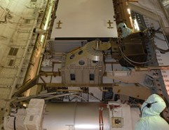 Instalacja S6 truss w ładowni promu