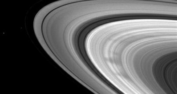 Szprychy w pierścieniu B, Pan, Pandora i Janus, Credits: NASA
