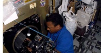 Eksperymenty na pokładzie STS-107, Credits: NASA