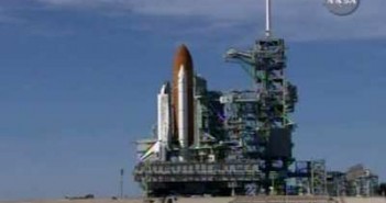 STS-119 dotarł do wyrzutni LC-39A, Credits: NASA TV