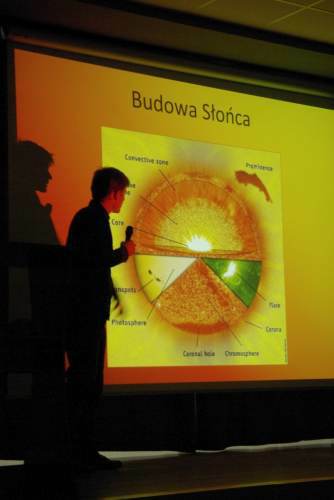 Tomasz Kuciński opisuje budowę Słońca podczas I Konferencji Astronautycznej w Gdynii Credits: Adam Piech//kosmonauta.net