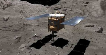 Hayabusa ląduje na Itokawie - wizja artystyczna / Credits: JAXA, Akihiro Ikeshita