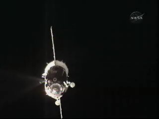 Kapsuła Sojuz TMA zbliża  się do ISS / Credits - NASA TV