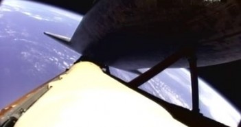 Atlantis ze zbiornikiem ET / Credits - NASA TV
