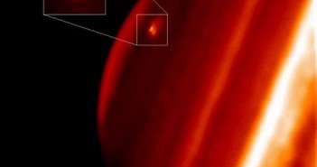 Miejsce impastu na obrazie z teleskopu Keck II. Cred Paul Kalas (UCB), Michael Fitzgerald (LLNL/UCLA), Franck Marchis (SETI Institute/UCB), James Graham (UCB)