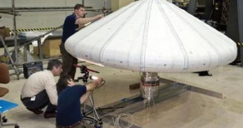 IRVE II w trakcie przygotowań / Credits: NASA