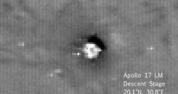 Zbliżenie na dolny stopień LEM "Challenger", widoczna również flaga credits: NASA/GSFC/Arizona State University