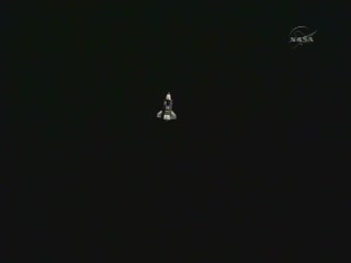 Godzina 16:22 CET - Atlantis widziany z ISS / Credits - NASA TV