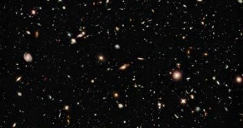 Najsłabsze obiekty widziane na tym zdjęciu powstały około 600 mln lat po Wielkim Wybuchu / Credits: hubblesite.org