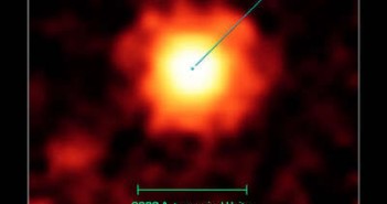 Obraz w podczerwieni układu HR 7899 uzyskany przez teleskop Spitzer'a credits: Courtesy NASA/JPL-Caltech/K. Su (University of Arizona)