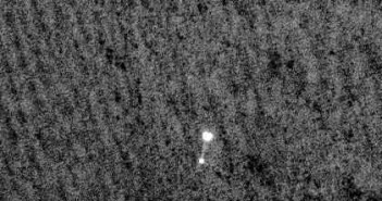 Phoenix Mars Lander widziany z orbity Marsa (NASA)