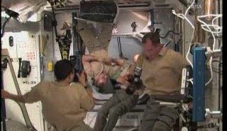 Komitet powitalny na ISS / Credits - NASA TV