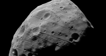 Fobos sfotografowany z odległości 97 km przez sondę Mars Express, 23 lipca 2008 roku, (c) ESA