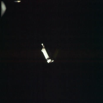 Zdjęcie odłączonego stopnia napędowego Saturn IV-B, credit: NASA