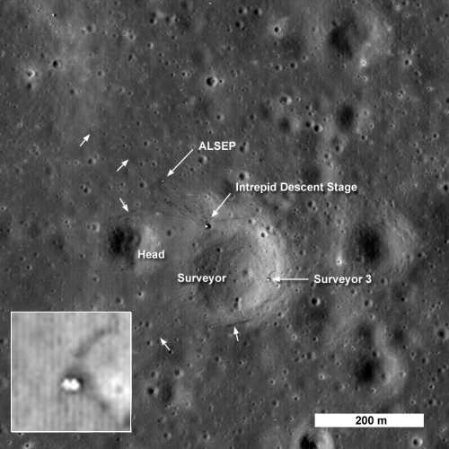 Surveyor 3 zarejestrowany przez kamerę LRO w pobliżu miejsca lądowania Apollo 12 credit: NASA/GSFC/Arizona State University