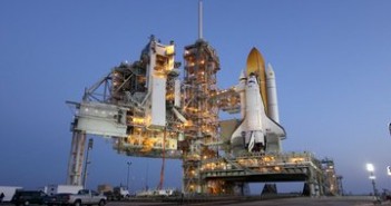 Prom Discovery na wyrzutni startowej LC-39A. Zdjęcie wykonano 19 marca 2010 / Credits - NASA