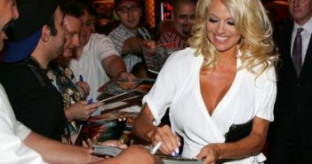 Pamela i Buzz - ach, co to by była za para! ;) (Credits: NASA i Ethan Miller/Getty Images Entertainment)