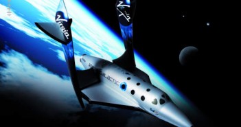 Wizja artystyczna SpaceShip Two podczas lotu suborbitalnego, credit: Virgin Galactic