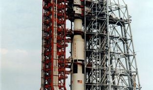 Struktura MSS przed odsunięciem od Saturna-V (NASA/J.L. Pickering/Kipp Teague)