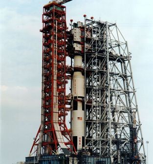 Struktura MSS przed odsunięciem od Saturna-V (NASA/J.L. Pickering/Kipp Teague)