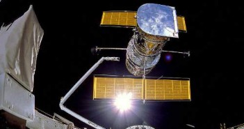 uwolnienie teleskopu Hubble - misja STS-31 / Credits - NASA