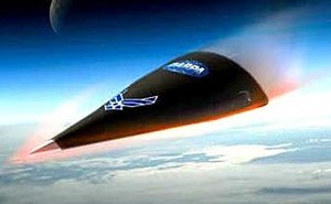 HTV wchodzący w atmosferę Ziemi - wizja artystyczna, (C) DARPA, Lockheed Martin