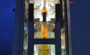 Wyjazd H-IIA z montażowni VAB (Vehicle Assembly Building) / Credits: Mitsubishi Heavy Industries