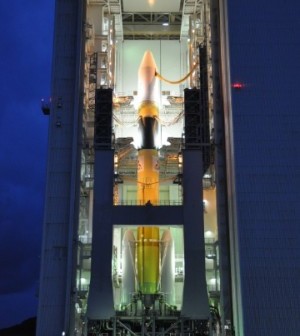 Wyjazd H-IIA z montażowni VAB (Vehicle Assembly Building) / Credits: Mitsubishi Heavy Industries
