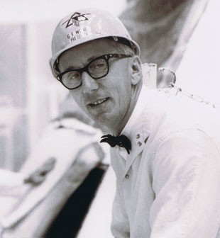 G. Wendt podczas pracy na stanowisku startowym / Credtis: NASA