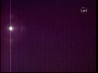 Wahadłowiec Atlantis widziany z ISS / Credits: NASA TV & Ronsmytheiii 
