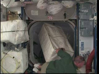 Na pokładzie ISS praca wre / Credits: NASA TV & Ronsmytheiii