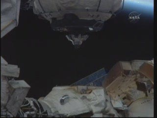 MRM-1 tuż nad ISS / Credits - NASA TV