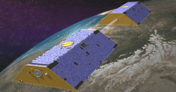 Wizja artystyczna obu statków GRACE na orbicie okołoziemskiej, (c) NASA