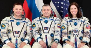 Załoga Sojuza TMA-19 / Credits - NASA