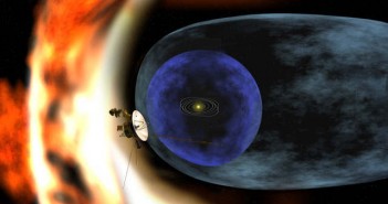 Rendering przedstawiający sondę Voyager, badającą zjawiska występujące na granicy heliosfery (NASA/JPL-Caltech)