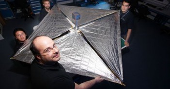 Jeden z testów związanych z koncepcją CubeSail / Credits - Frank Baron for the Guardian