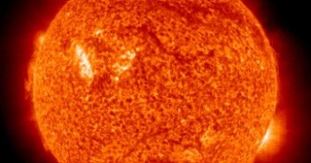 Słońce z dnia 1 sierpnia 2010 roku. Aktywny obszar 1092 jest jaśniejszy na tym obszarze / Credits - SOHO, ESA, NASA
