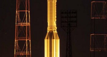 Rakieta Proton-M odrywa się od wyrzutni w Bajkonurze wynosząc trzy nowe satelity systemu GLONASS (Roscosmos)