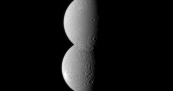 Księżyce Dione i Reja podczas koniunkcji / Credits - NASA, JPL