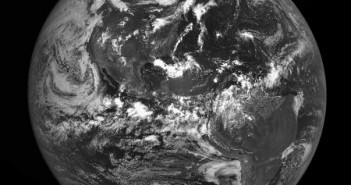 Ziemia widziana z orbity księżycowej okiem instrumentu LROC / Credits - NASA, GSFC, Arizona State University