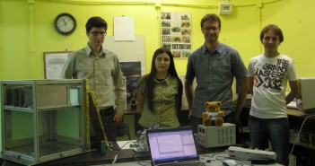Kamil Bobrowski, Krystyna Macioszek, Mikael Inga i Krzysztof Gedroyc podczas przeglądu EAR w siedzibie Studenckiego Koła Astronautycznego (SKA)