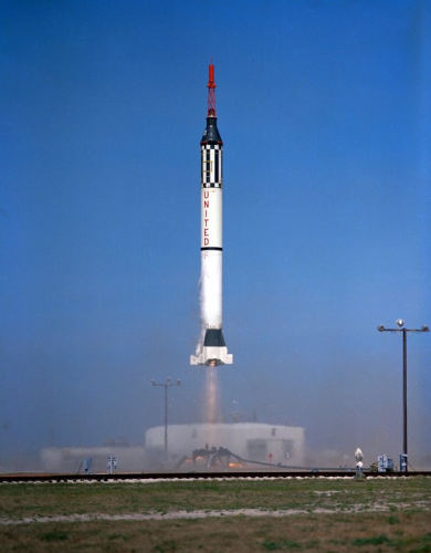 Start rakiety Redstone z kapsułą Mercury w teście MR-2 (NASA/61C-1012) Start rakiety Redstone z kapsułą Mercury w teście MR-2 (NASA/61C-1012)