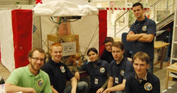 Zespół SCOPE 2.0 wraz z Payload Managerem i Communication Managerem przy gotowym eksperymencie (SKA/SCOPE)