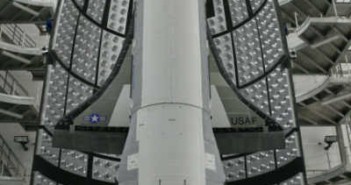 OTV-2 w ładowni rakiety Atlas V (przed startem z marca 2011) / Credits: USAF