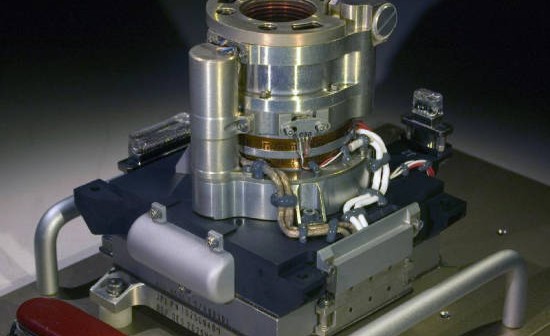 Kamera MAHLI przed montażem na ramieniu robotycznym łazika MSL (NASA/JPL-Caltech/Malin Space Science Systems)