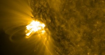 Powrót grupy 1112/1121 na widoczną z Ziemi tarczę Słońca / Credits - NASA, SDO