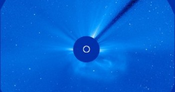 Pierwszy z CME, które nastąpiły 26 listopada 2010 roku / Credits - NASA, SOHO, ESA