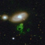Odkryty w 2008 roku na jednym ze zdjęć udostępnionych przez projekt Galaxy Zoo, tajmniczy obiekt nazwany Hanny's Veerworp, będący chmurą gazu oświetloną przez światło nieistniejącego już kwazara (Galaxy Zoo)