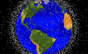 Wizualizacja niektórych obiektów znajdujących się na orbitach okołoziemskich / Credits: NASA